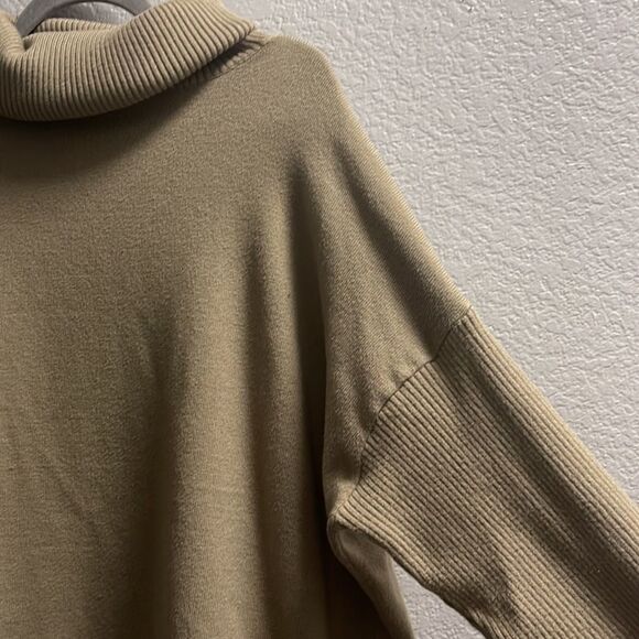 MarlaWynne Women's Sweater   - Picture 2 of 7